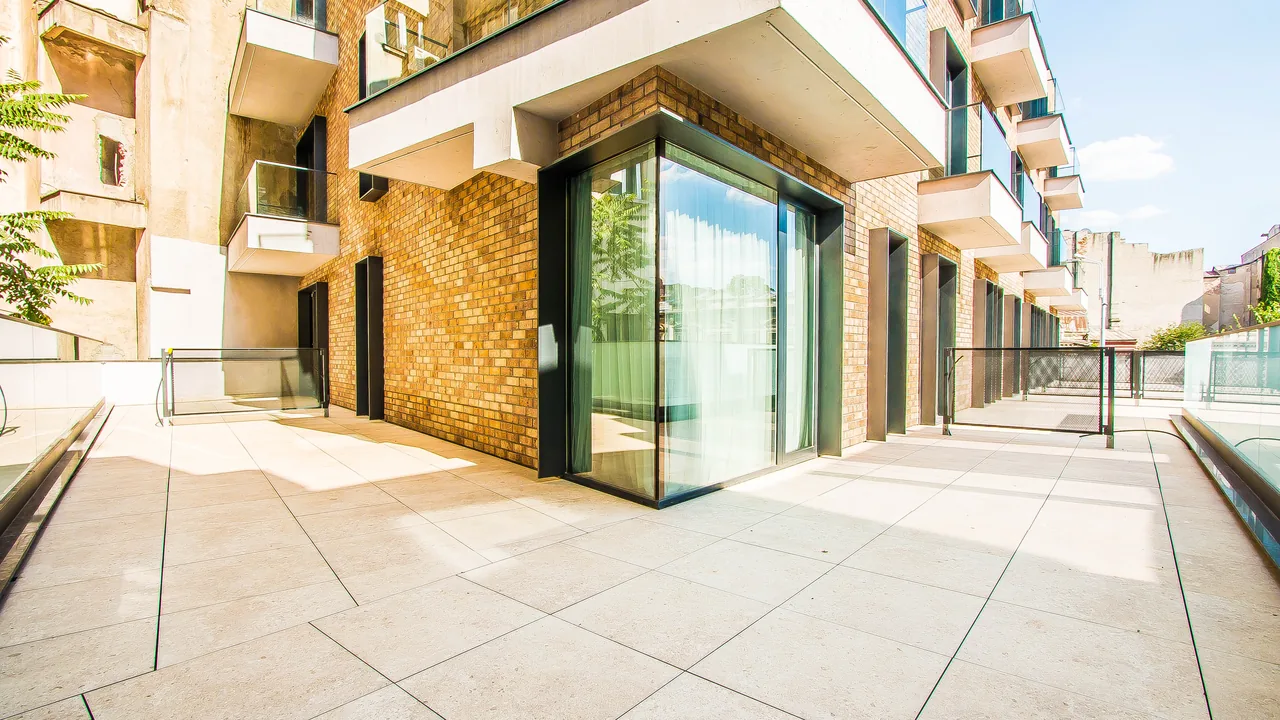 King cu Balcon — 2